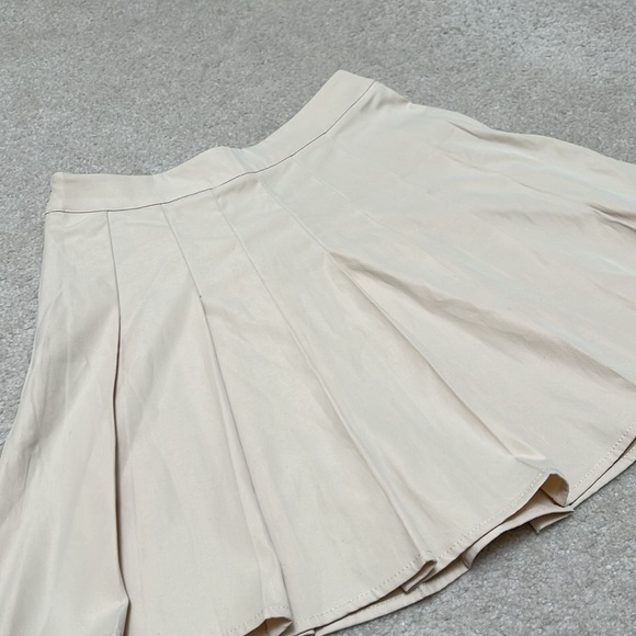 High Waist Solid Pleated Skirt Beige - Picture 6 of 9